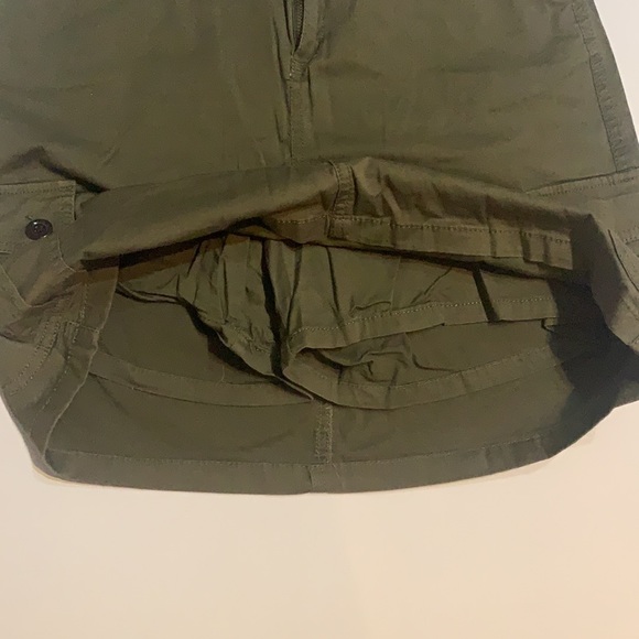 Croft and Barrow size 6 Hunter Green Skort - Picture 3 of 4